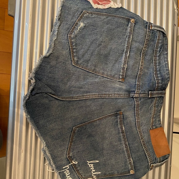 EMBROIDERED mid rise denim shorts - Picture 2 of 5